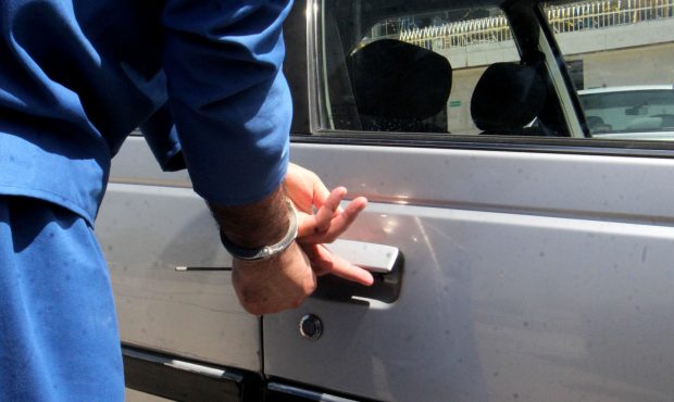 دستگیری سارق محتویات خودرو با ۴۰ فقره سرقت