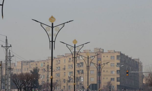نصب ۷۳ پایه چراغ روشنایی در ضلع جنوبی حرم عبدالعظیم حسنی(ع)