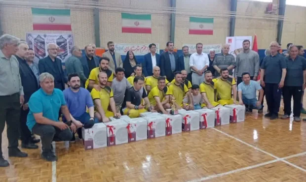 قهرمانی تیم فوتسال پالایشگاه نفت تهران در مسابقات جام شهدای کارگری شهرستان ری قهرمانی تیم فوتسال پالایشگاه نفت تهران در مسابقات جام شهدای کارگری شهرستان ری